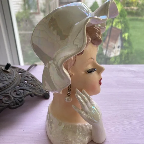 Elegant Vintage Lady Head Vase with Hat - Picture 5 of 10